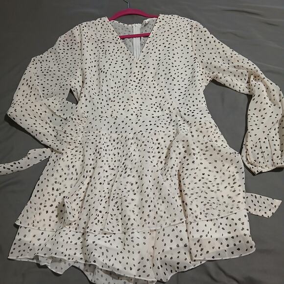 Fashion Collection XL NWOT Shorts Romper lined long-sleeved v-neck white w/black - Picture 2 of 16